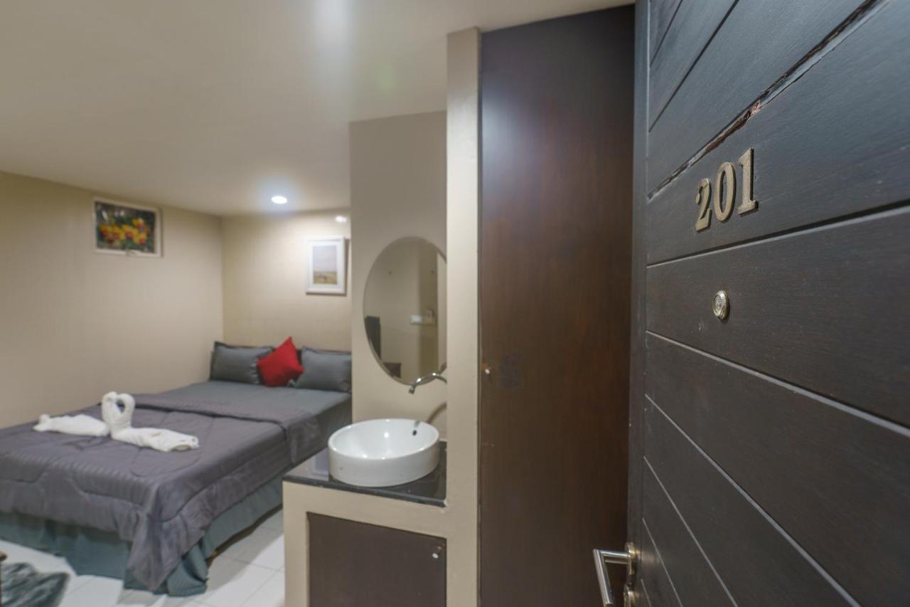 Cheqinn Bed Sukhumvit 4 Nana Plaza Bangkok Luaran gambar