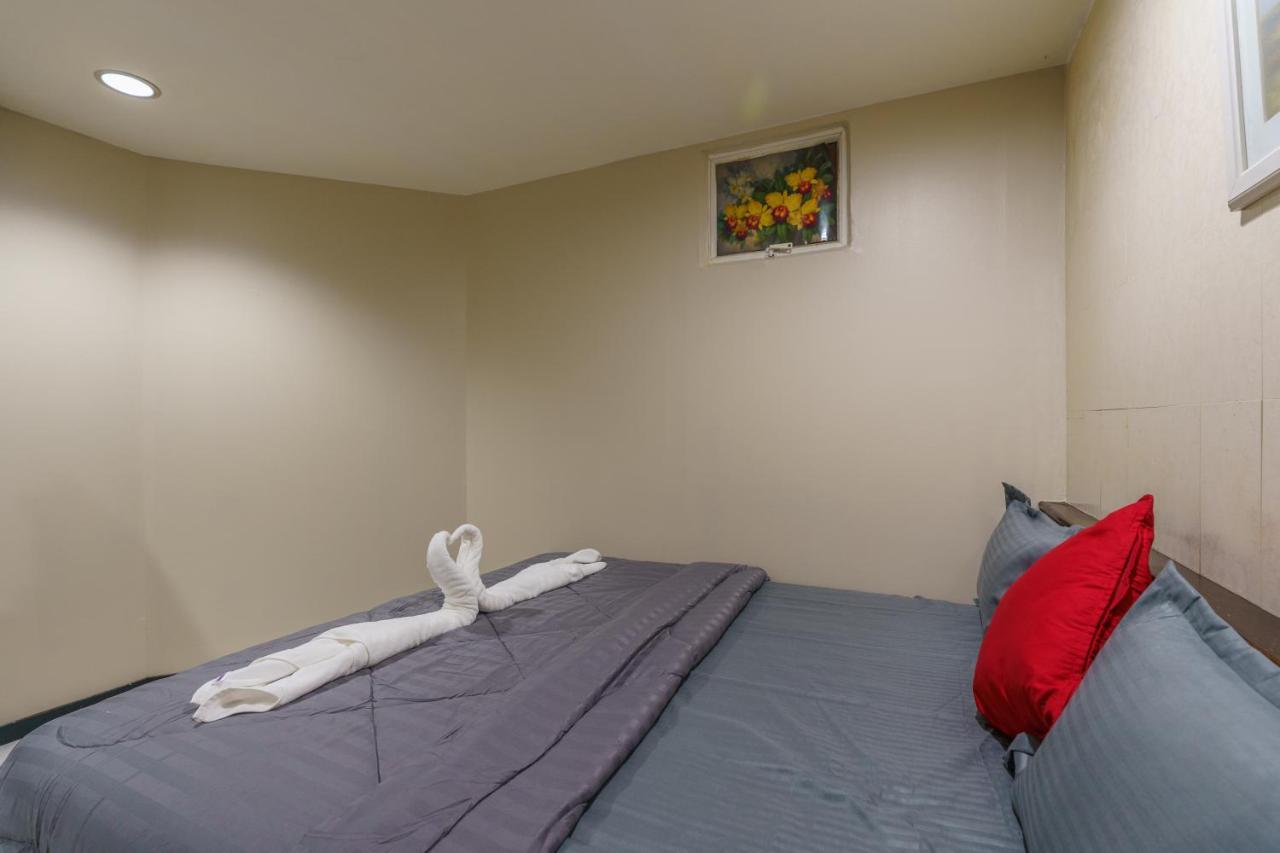Cheqinn Bed Sukhumvit 4 Nana Plaza Bangkok Luaran gambar