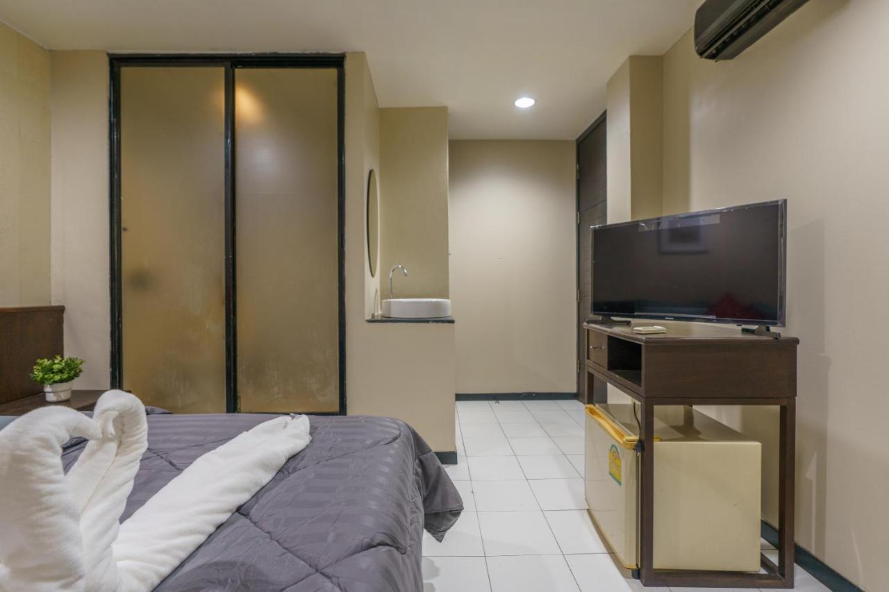 Cheqinn Bed Sukhumvit 4 Nana Plaza Bangkok Luaran gambar