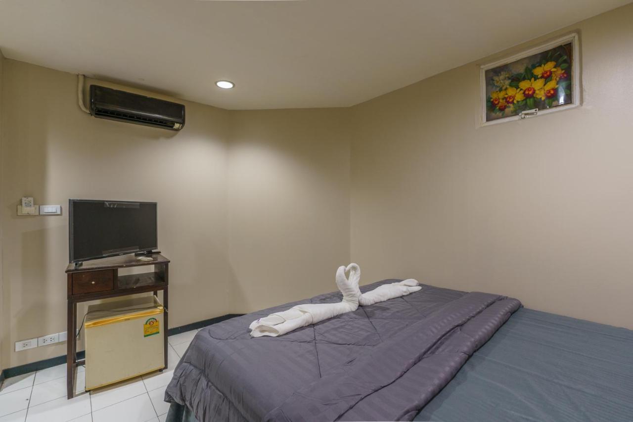 Cheqinn Bed Sukhumvit 4 Nana Plaza Bangkok Luaran gambar