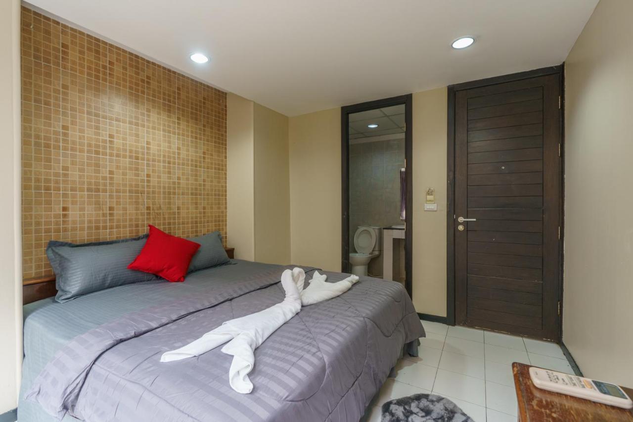 Cheqinn Bed Sukhumvit 4 Nana Plaza Bangkok Luaran gambar