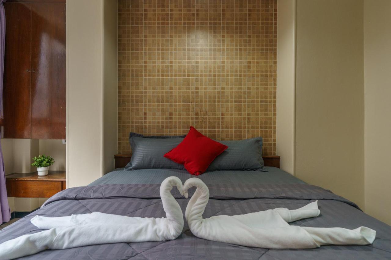 Cheqinn Bed Sukhumvit 4 Nana Plaza Bangkok Luaran gambar