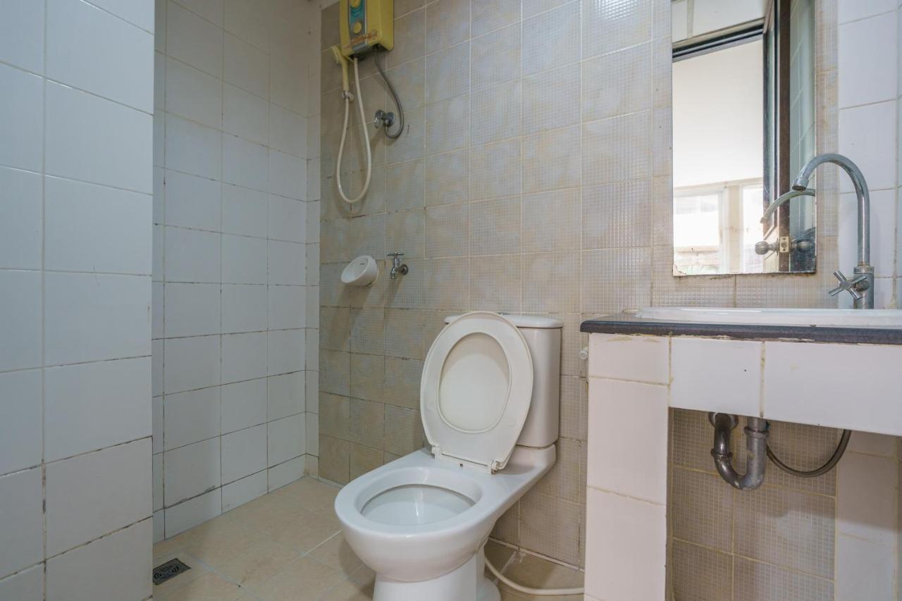 Cheqinn Bed Sukhumvit 4 Nana Plaza Bangkok Luaran gambar