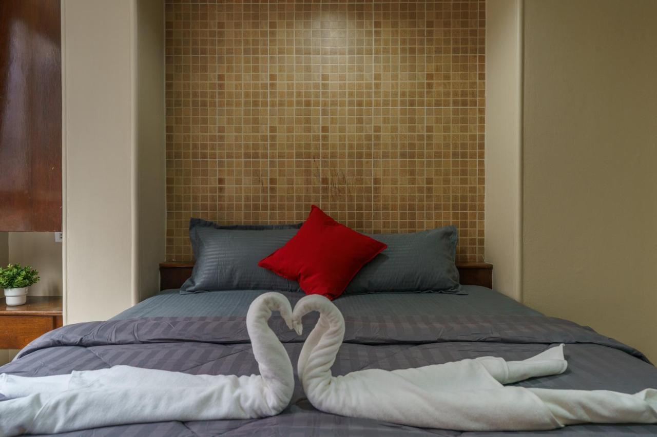 Cheqinn Bed Sukhumvit 4 Nana Plaza Bangkok Luaran gambar