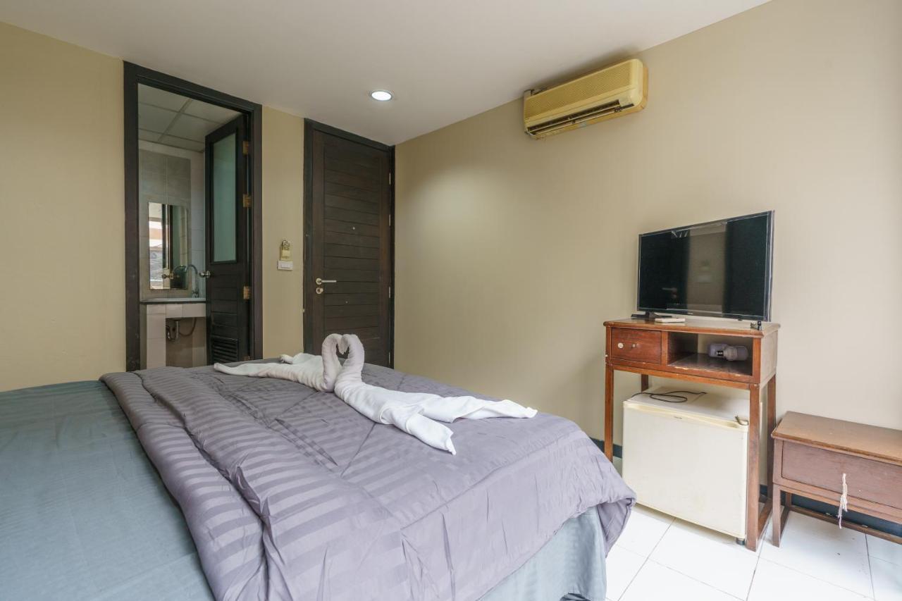 Cheqinn Bed Sukhumvit 4 Nana Plaza Bangkok Luaran gambar