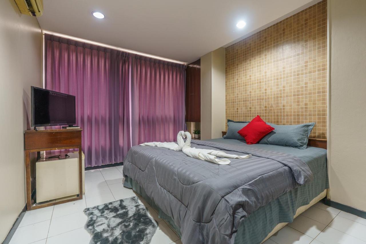 Cheqinn Bed Sukhumvit 4 Nana Plaza Bangkok Luaran gambar